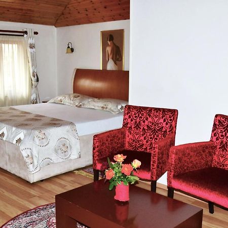 Hotel Villa Tafaj Tirana Exterior foto